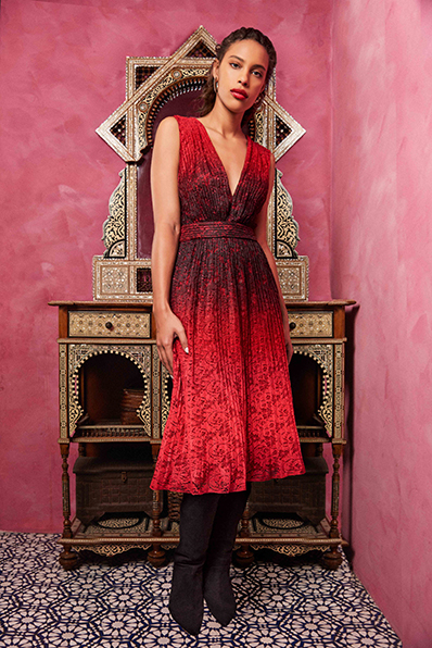OMBRÉ PLEATED LACE SLEEVELESS V-NECK MIDI DRESS