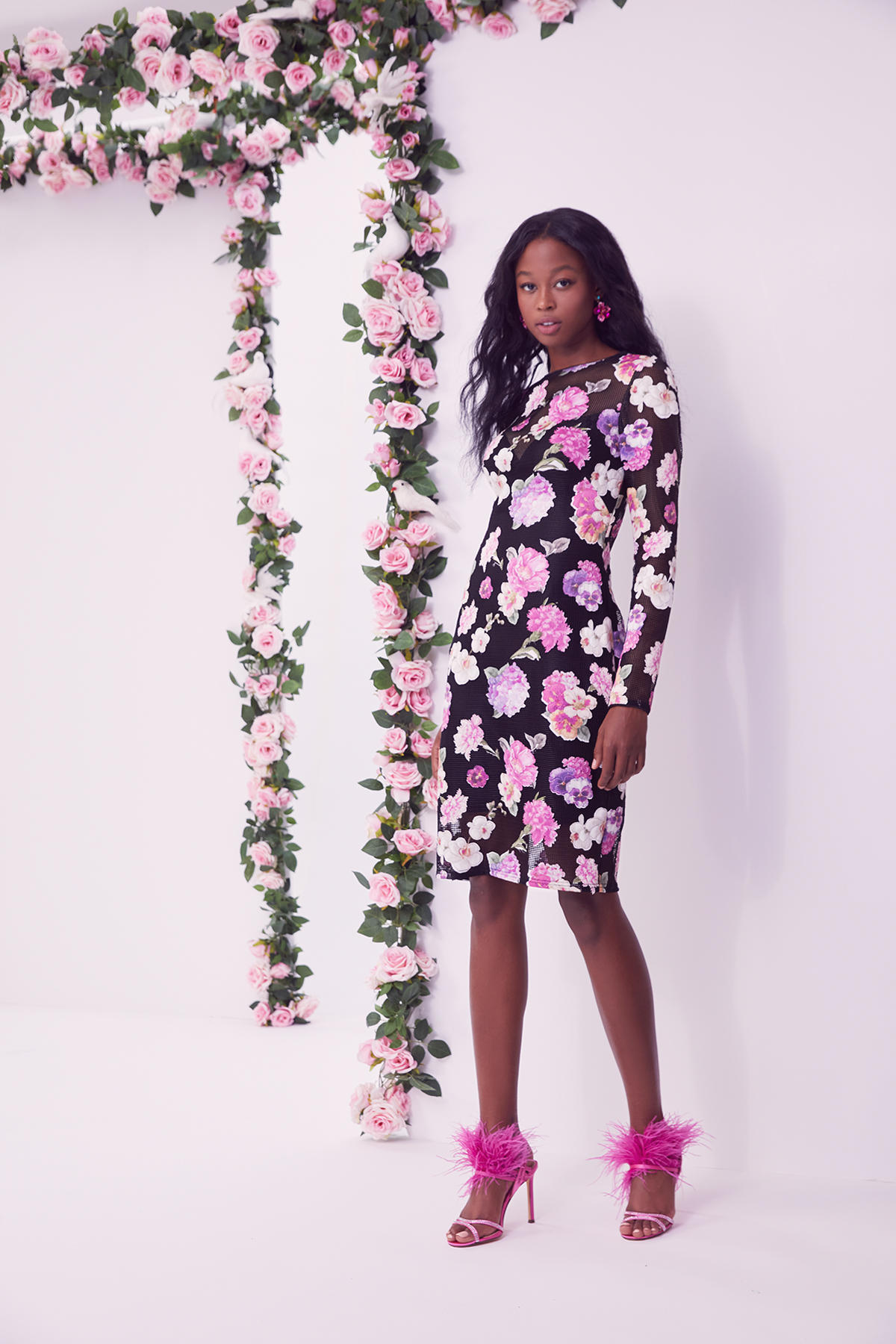 BLACK/FLORAL APPLIQUÉD TULLE LONG SLEEVE ILLUSION SHEATH DRESS WITH SEE-THROUGH HEM