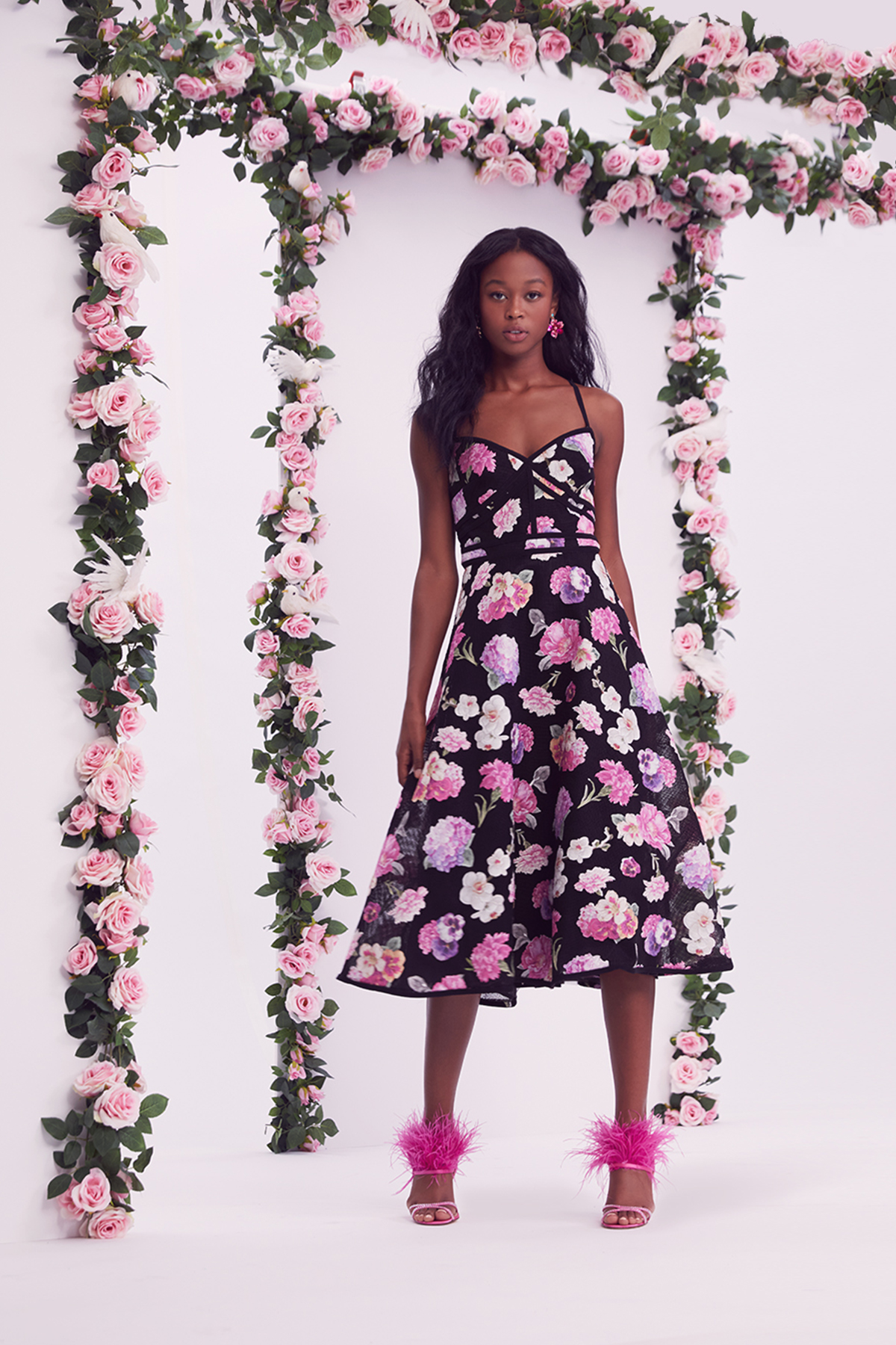 BLACK/FLORAL APPLIQUÉD TULLE SPAGHETTI STRAP SWEETHEART NECK FLARED MIDI DRESS WITH SATIN RIBBON ACCENTS