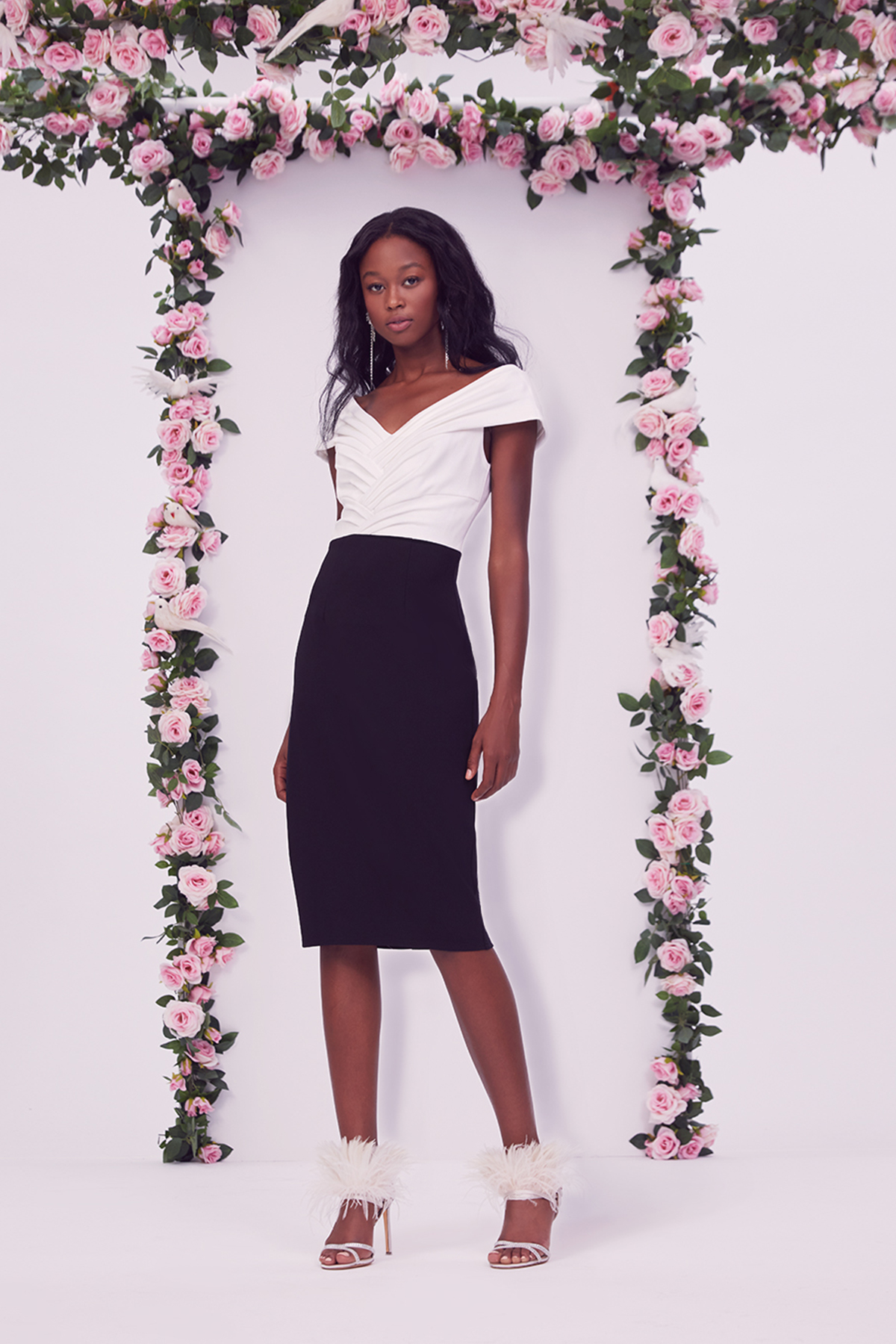 IVORY/BLACK TEXTURED CREPE V-NECK CAP SLEEVE DRAPED BODICE SHEATH DRESS