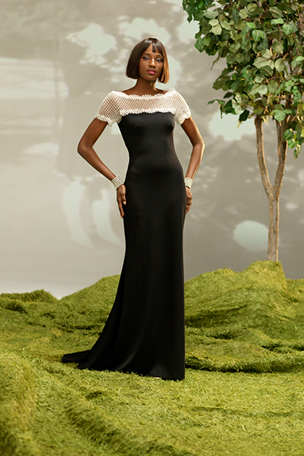 WHITE/BLACK TEXTURED CREPE GOWN WITH LATTICE EMBROIDERED TULLE ILLUSION 