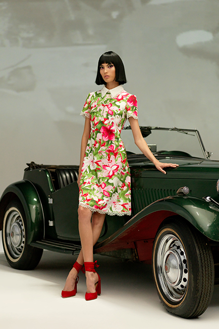 PINK FLORAL TEXTURED CREPE SHIFT DRESS WITH EMBROIDERED TRIM COLLAR 